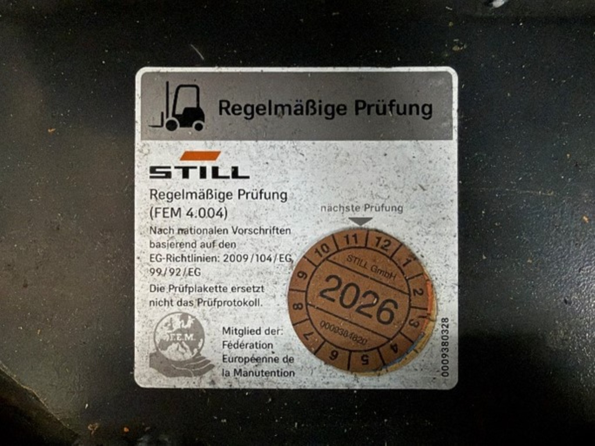 
used forklifts and lifting devices-6