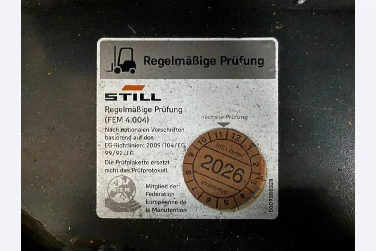 used forklifts and lifting devices-6