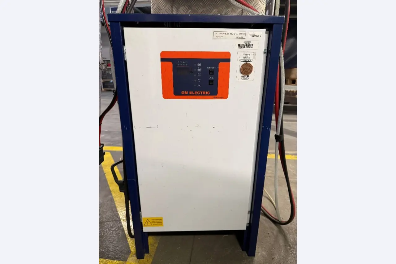 used forklifts and lifting devices-7