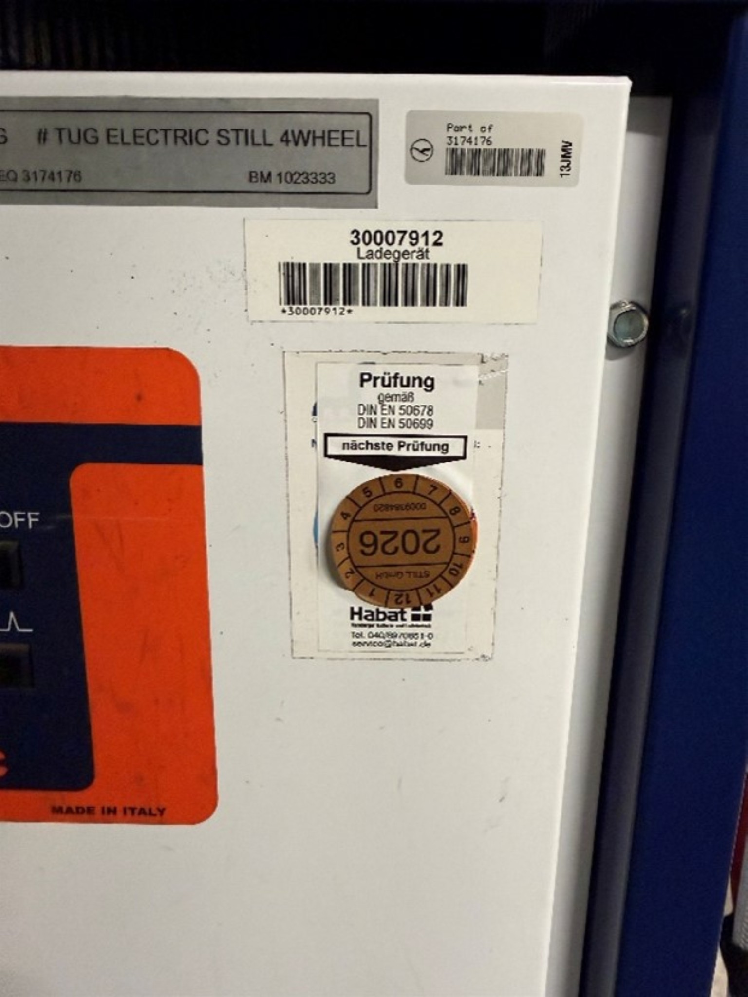 
used forklifts and lifting devices-8