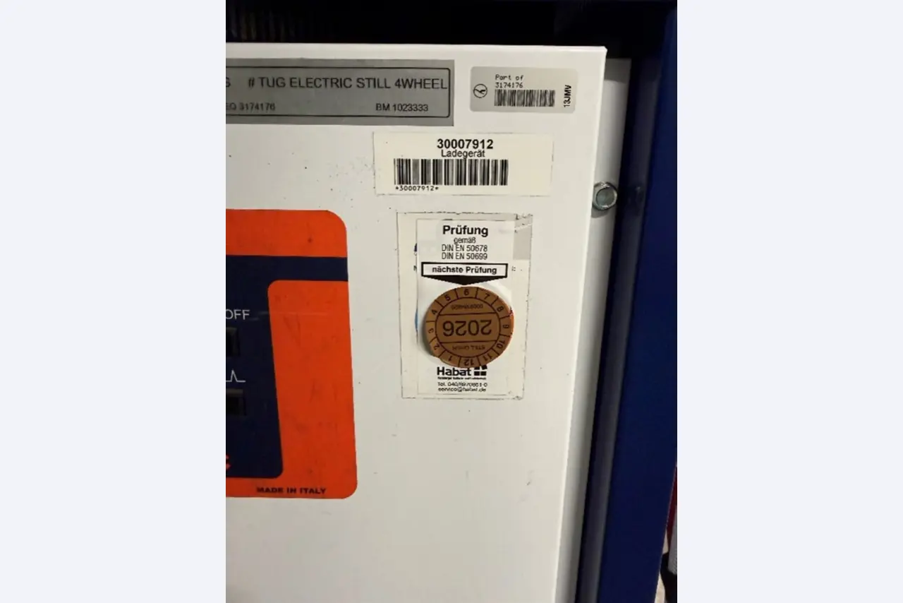 used forklifts and lifting devices-8