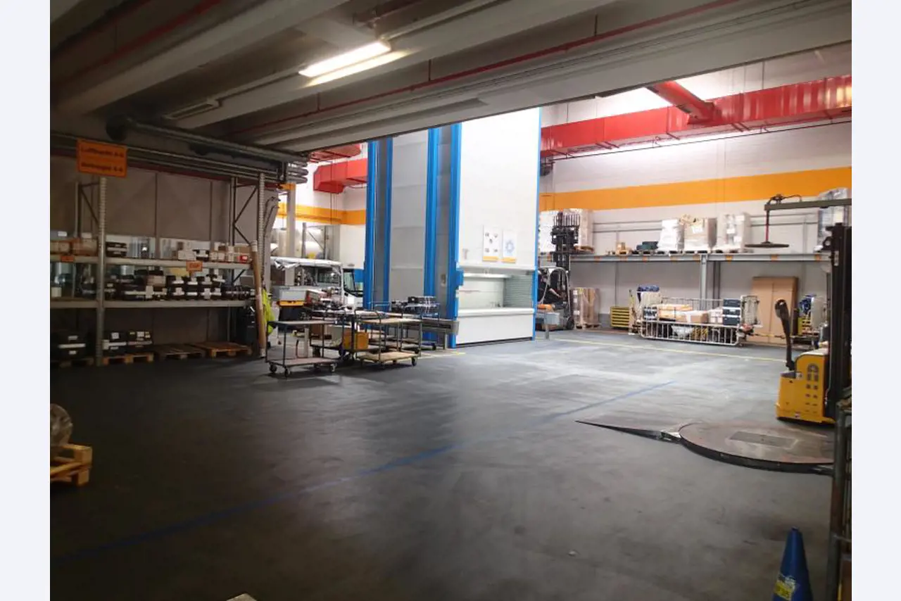 Gepflegte Flurförderfahrzeuge-8