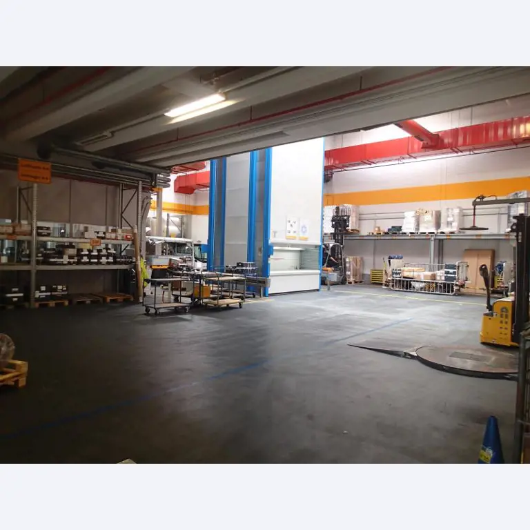 Gepflegte Flurförderfahrzeuge-8