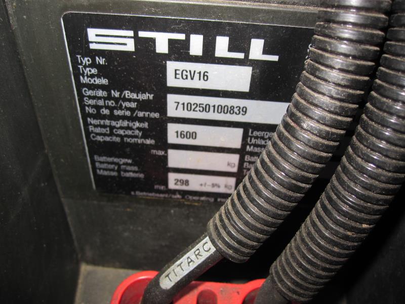 
used forklifts and lifting devices-2