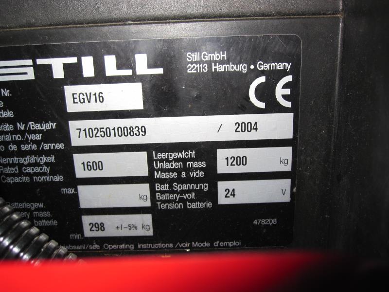 
used forklifts and lifting devices-3