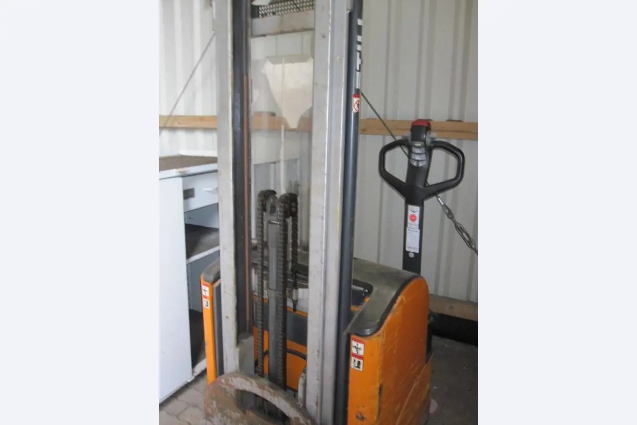 Gepflegte Flurförderfahrzeuge-4