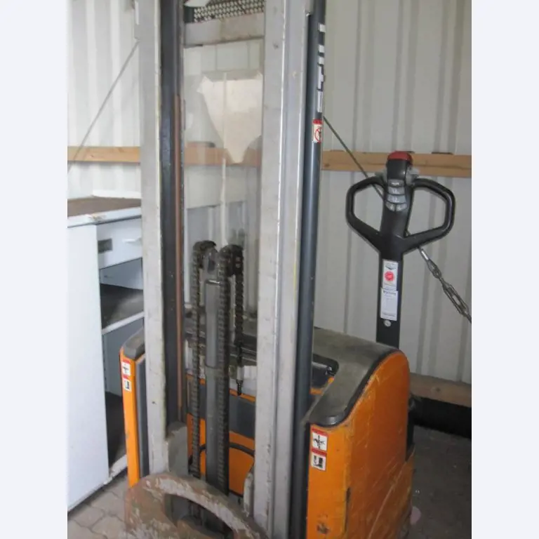 Gepflegte Flurförderfahrzeuge-4