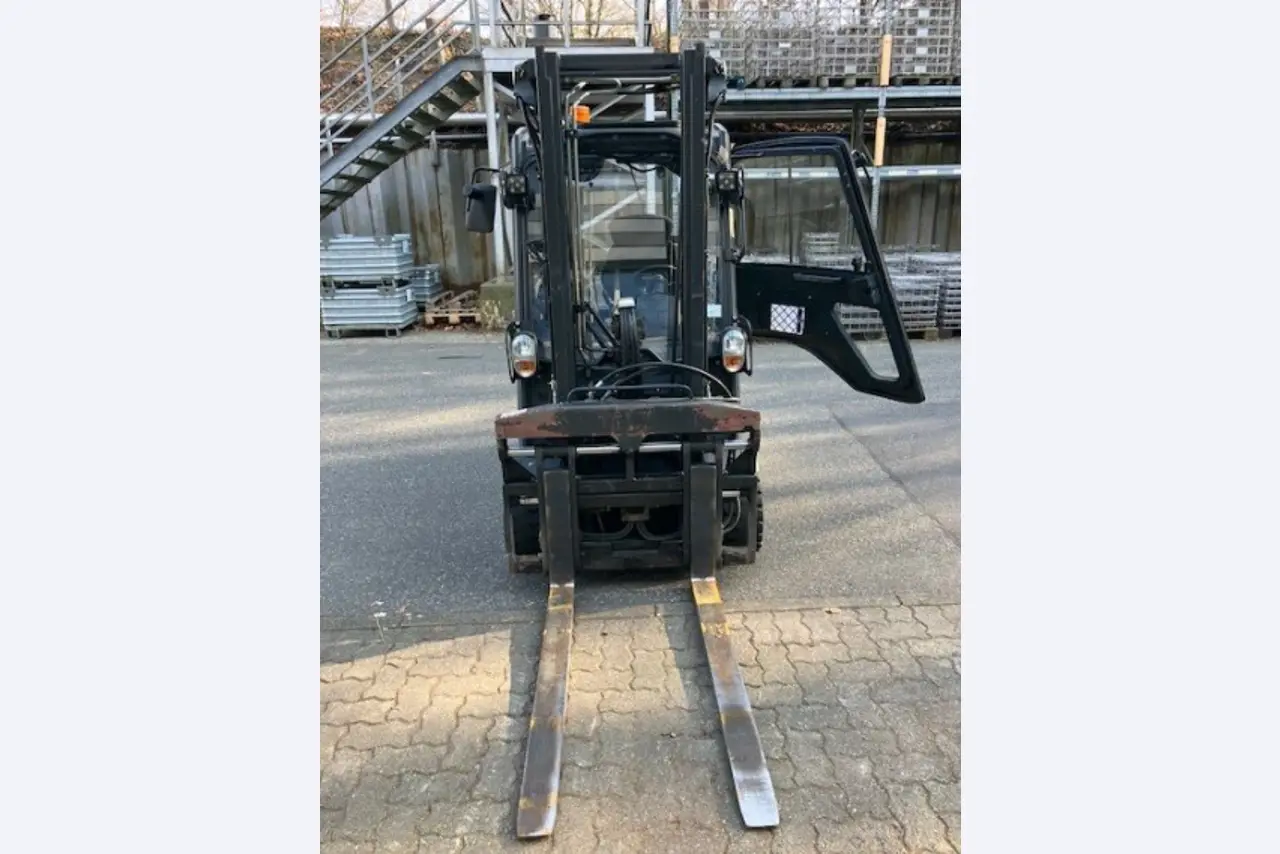 Gepflegte Flurförderfahrzeuge-2