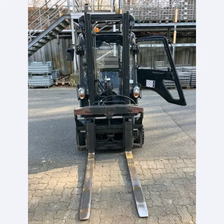 Gepflegte Flurförderfahrzeuge-2