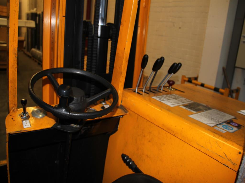 Gepflegte Flurförderfahrzeuge-3