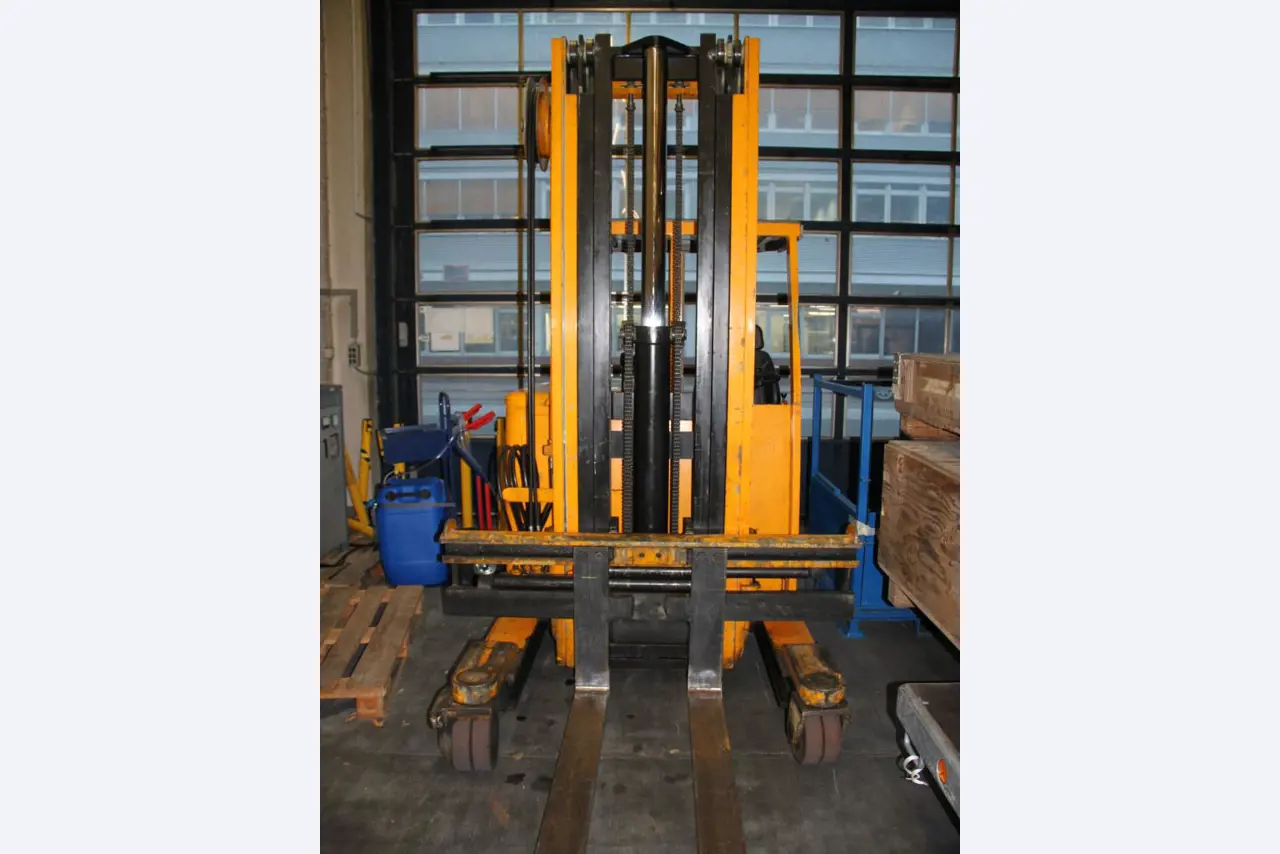 Gepflegte Flurförderfahrzeuge-4