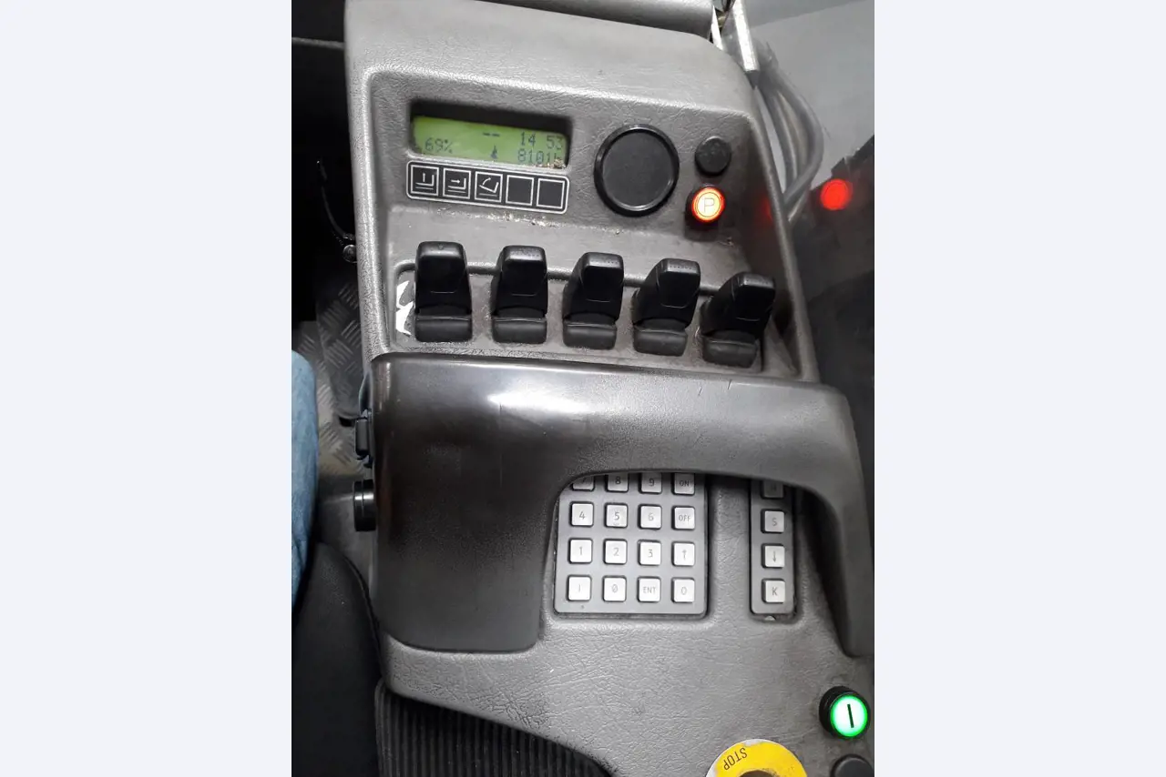 Gepflegte Flurförderfahrzeuge-4