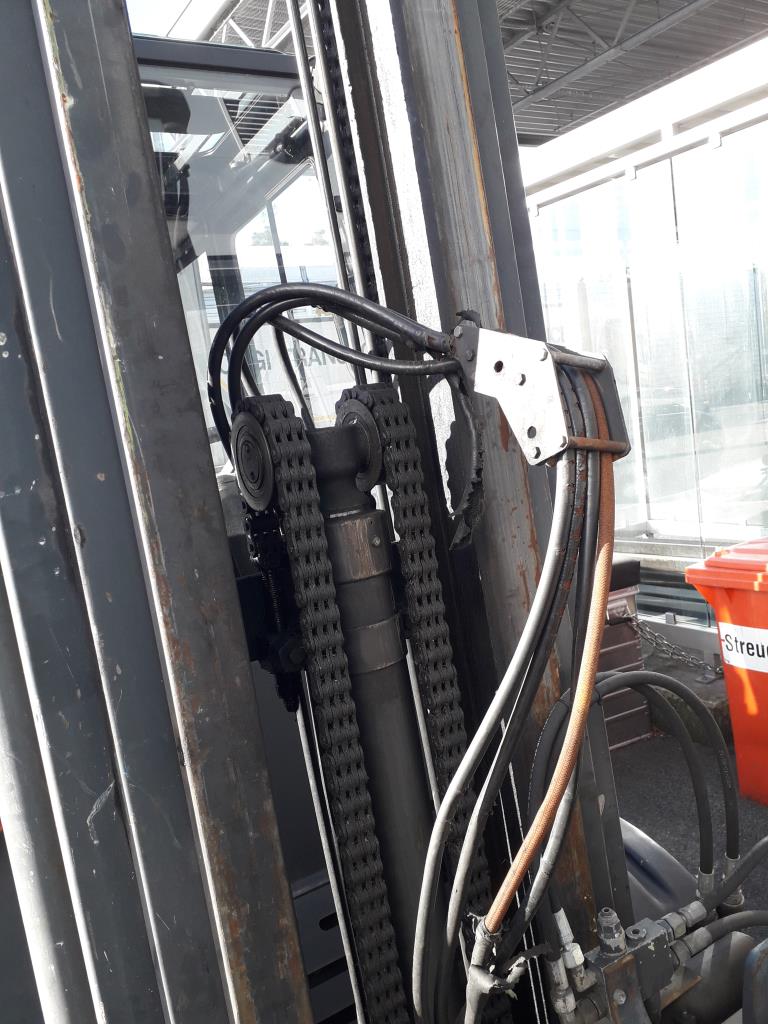 Gepflegte Flurförderfahrzeuge-2