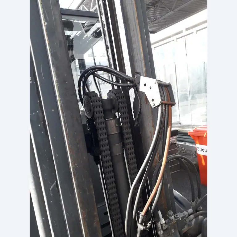 Gepflegte Flurförderfahrzeuge-2