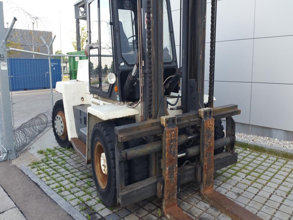 Gepflegte Flurförderfahrzeuge-1