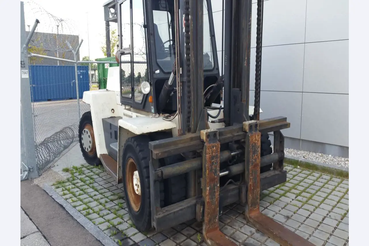 Gepflegte Flurförderfahrzeuge-1