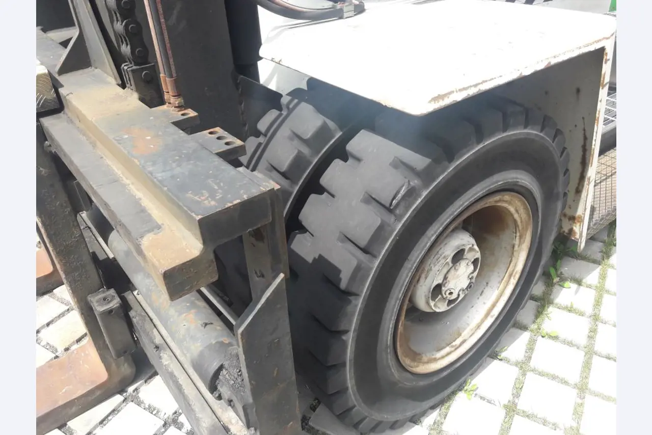 Gepflegte Flurförderfahrzeuge-14