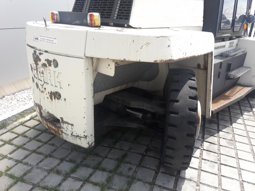 Gepflegte Flurförderfahrzeuge-15