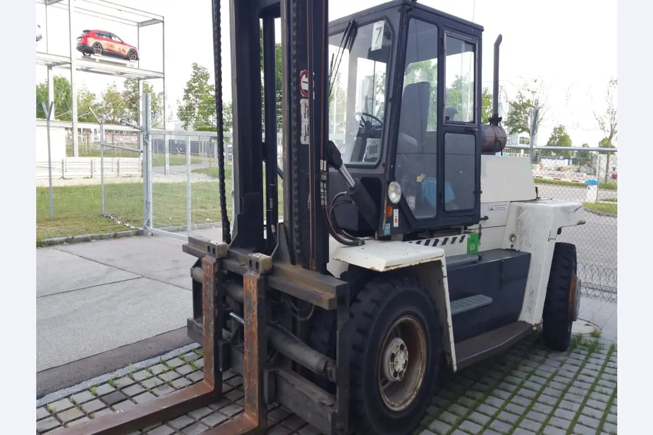 Gepflegte Flurförderfahrzeuge-8