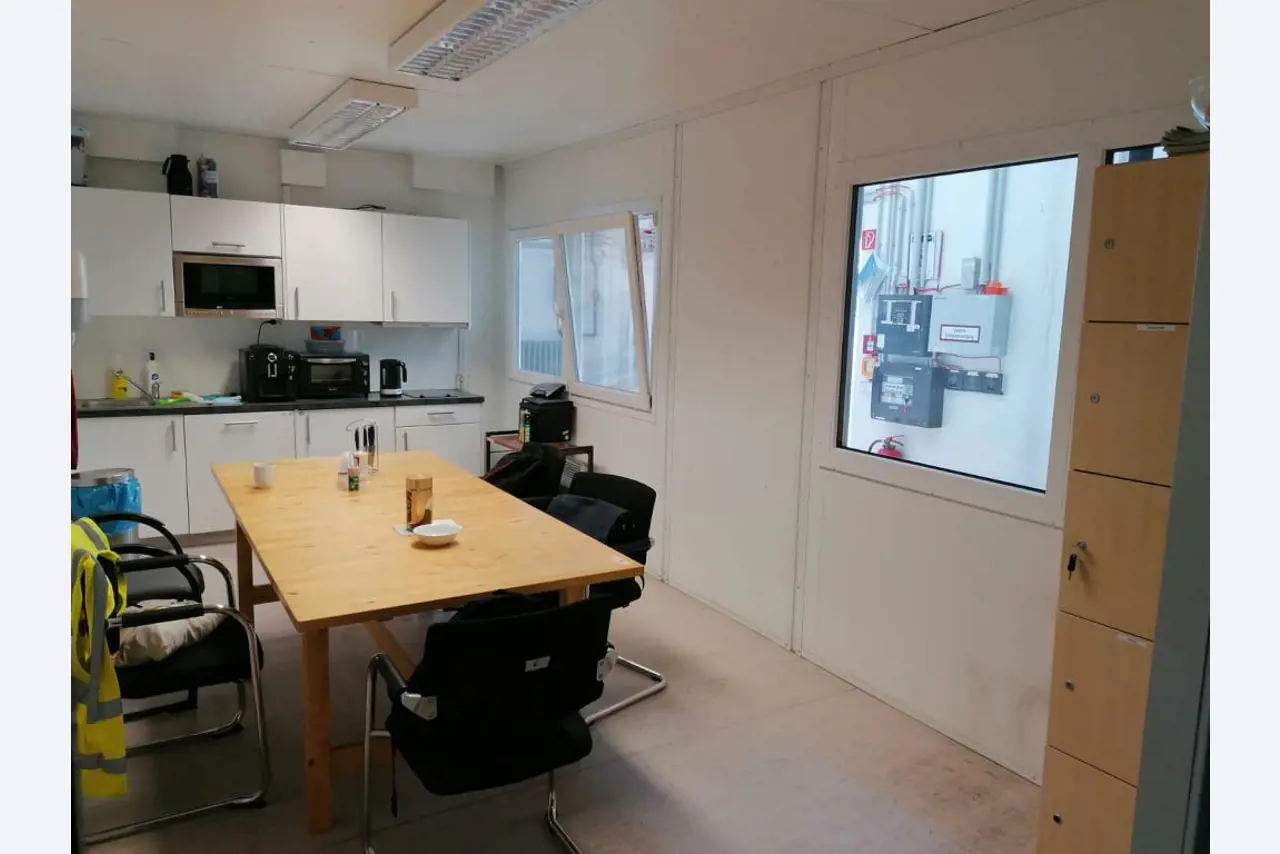 Gepflegte Flurförderfahrzeuge-16