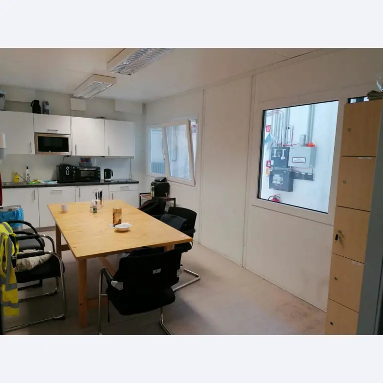 Gepflegte Flurförderfahrzeuge-16