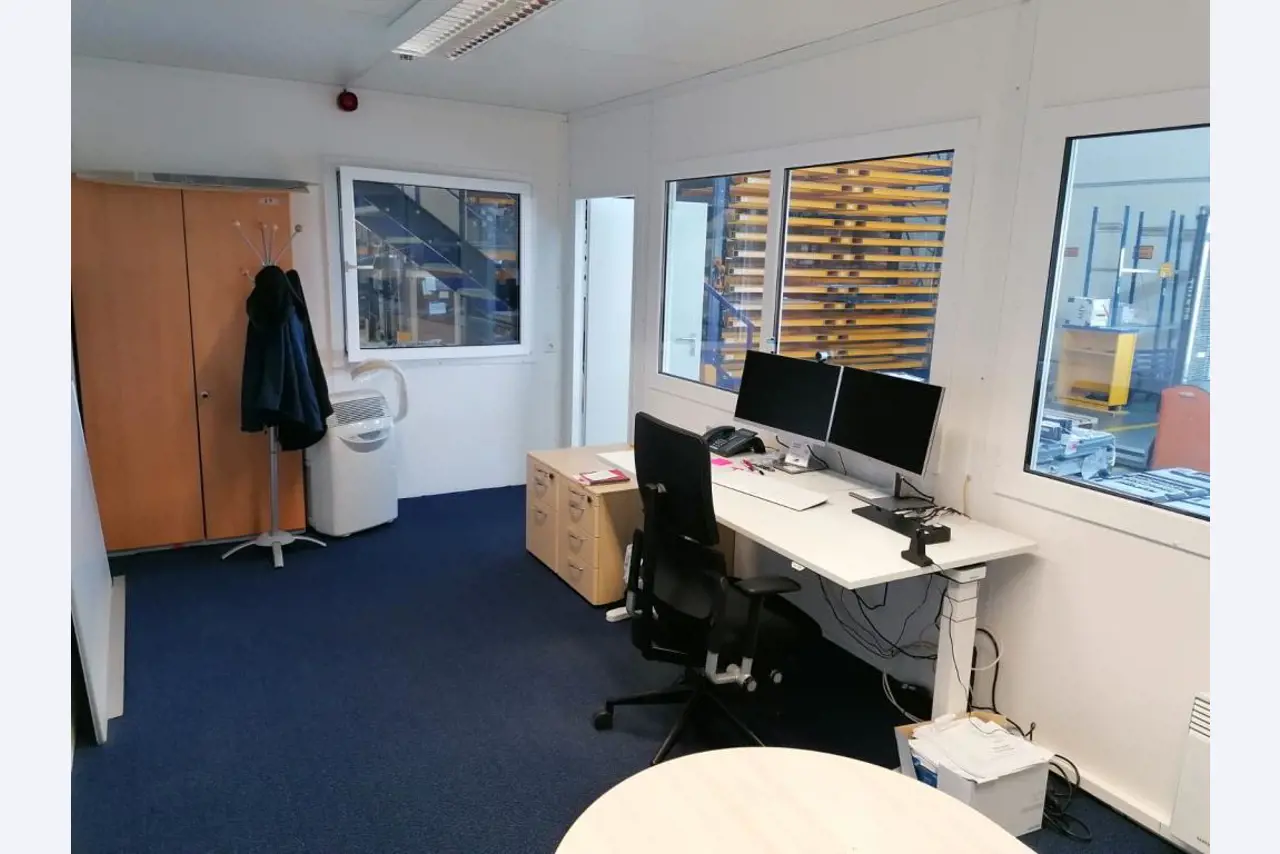 Gepflegte Flurförderfahrzeuge-18