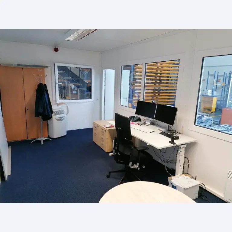 Gepflegte Flurförderfahrzeuge-18