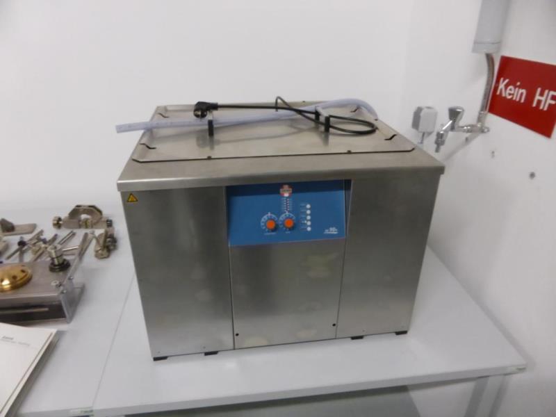 Photovoltaik Maschinen<br>eines renommierten Photovoltaikherstellers <br>(Preis auf Anfrage)
-2