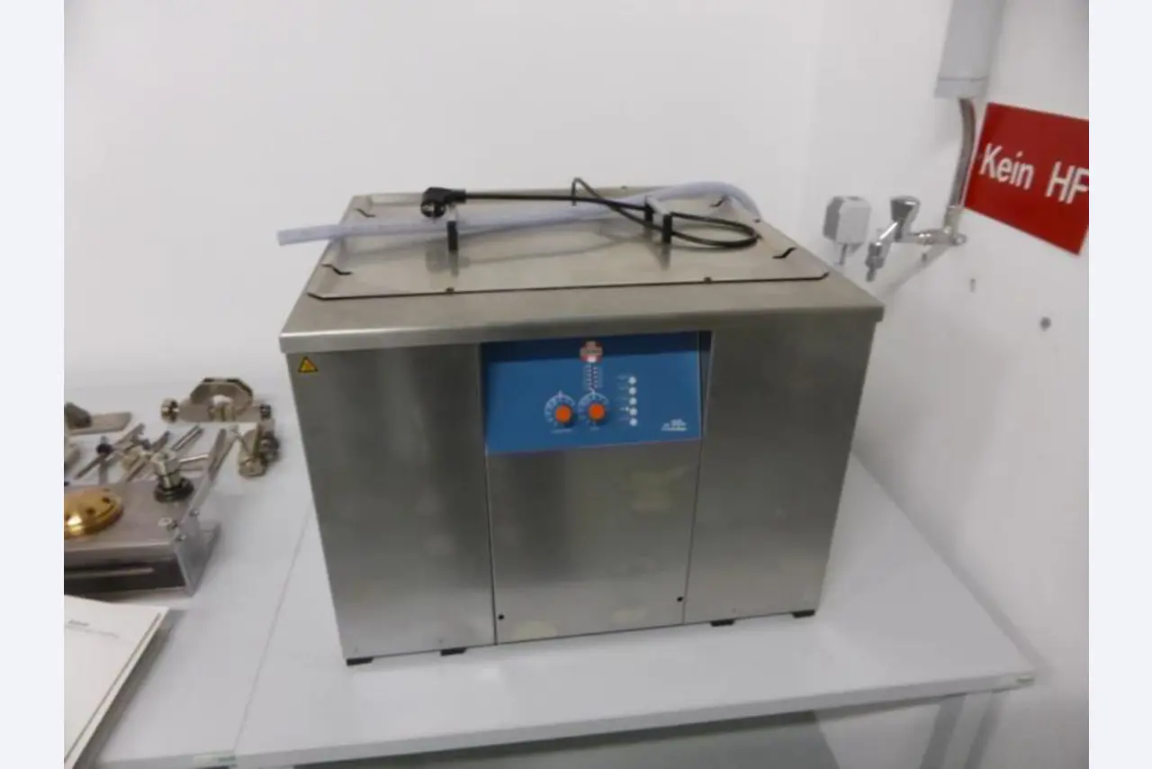 Photovoltaik Maschinen<br>eines renommierten Photovoltaikherstellers <br>(Preis auf Anfrage)
-2