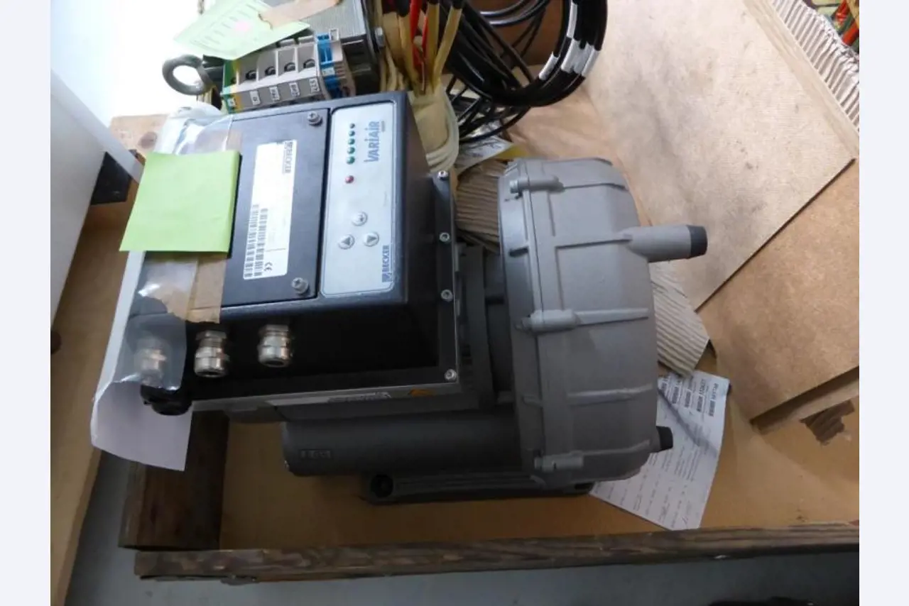 Machines photovoltaïques<br>d'un fabricant de panneaux photovoltaïques renommé <br>(prix sur demande)
-1