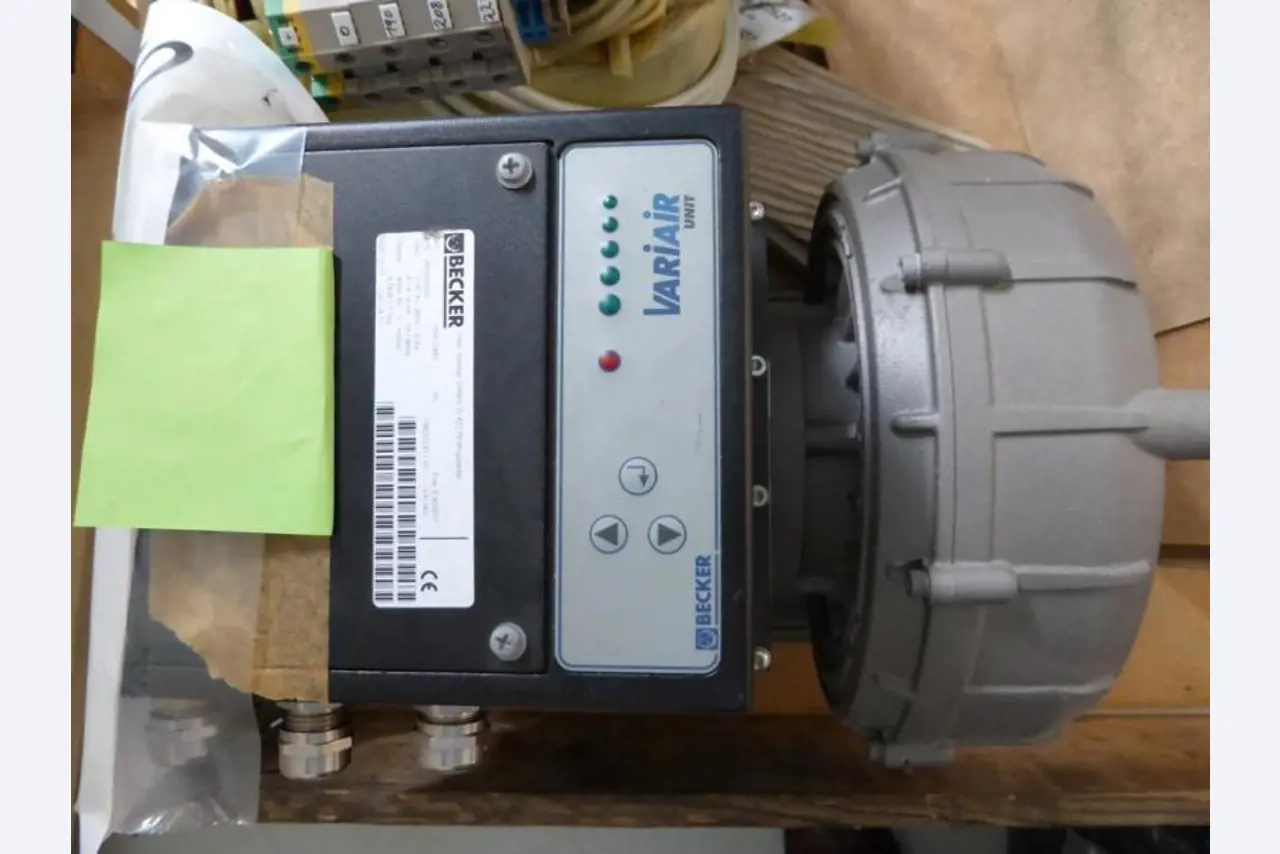 Machines photovoltaïques<br>d'un fabricant de panneaux photovoltaïques renommé <br>(prix sur demande)
-2