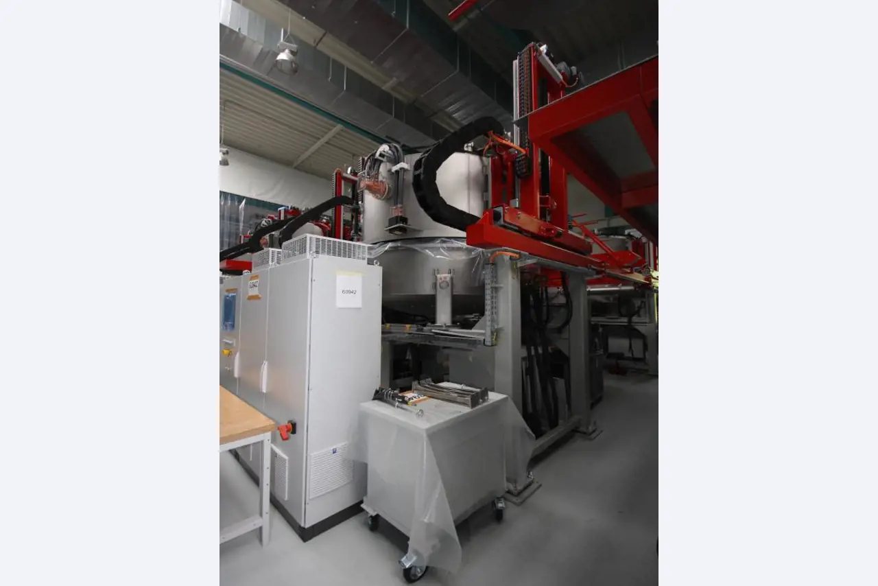 Machines photovoltaïques<br>d'un fabricant de panneaux photovoltaïques renommé <br>(prix sur demande)
-3