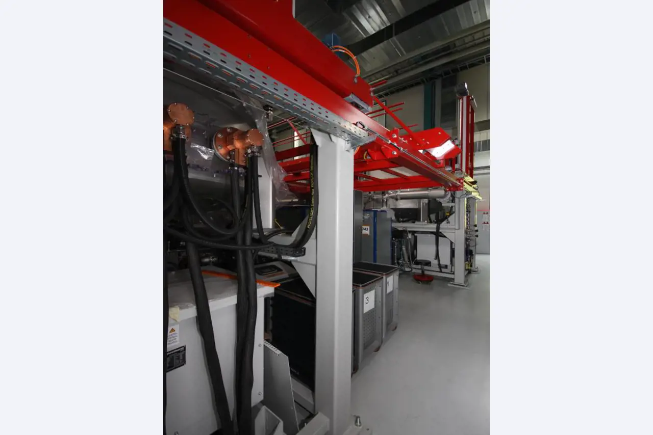 Machines photovoltaïques<br>d'un fabricant de panneaux photovoltaïques renommé <br>(prix sur demande)
-4