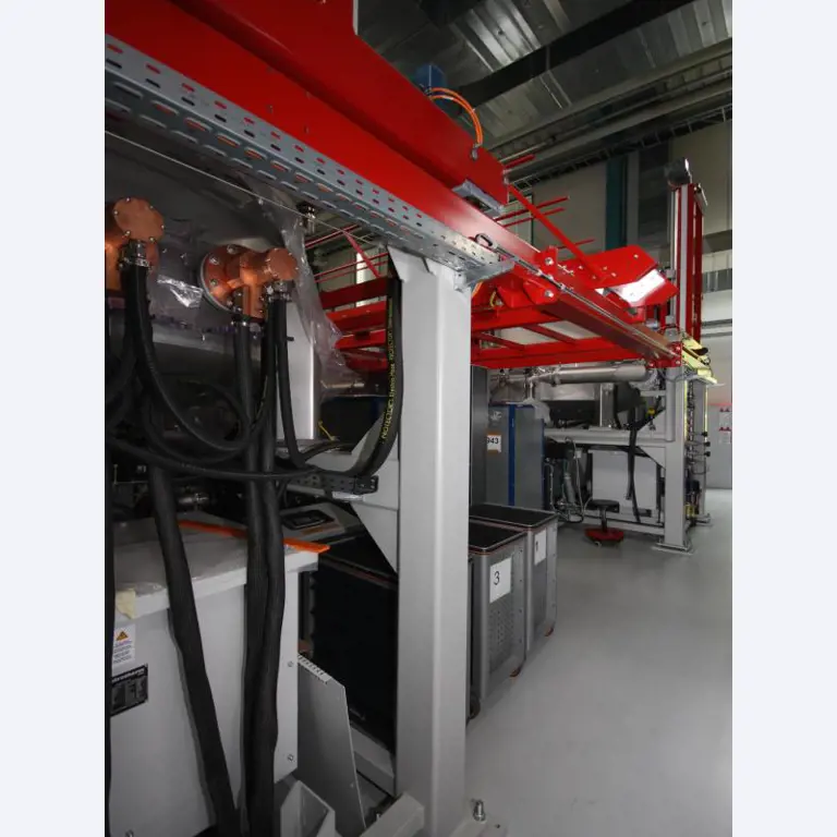 Machines photovoltaïques<br>d'un fabricant de panneaux photovoltaïques renommé <br>(prix sur demande)
-4