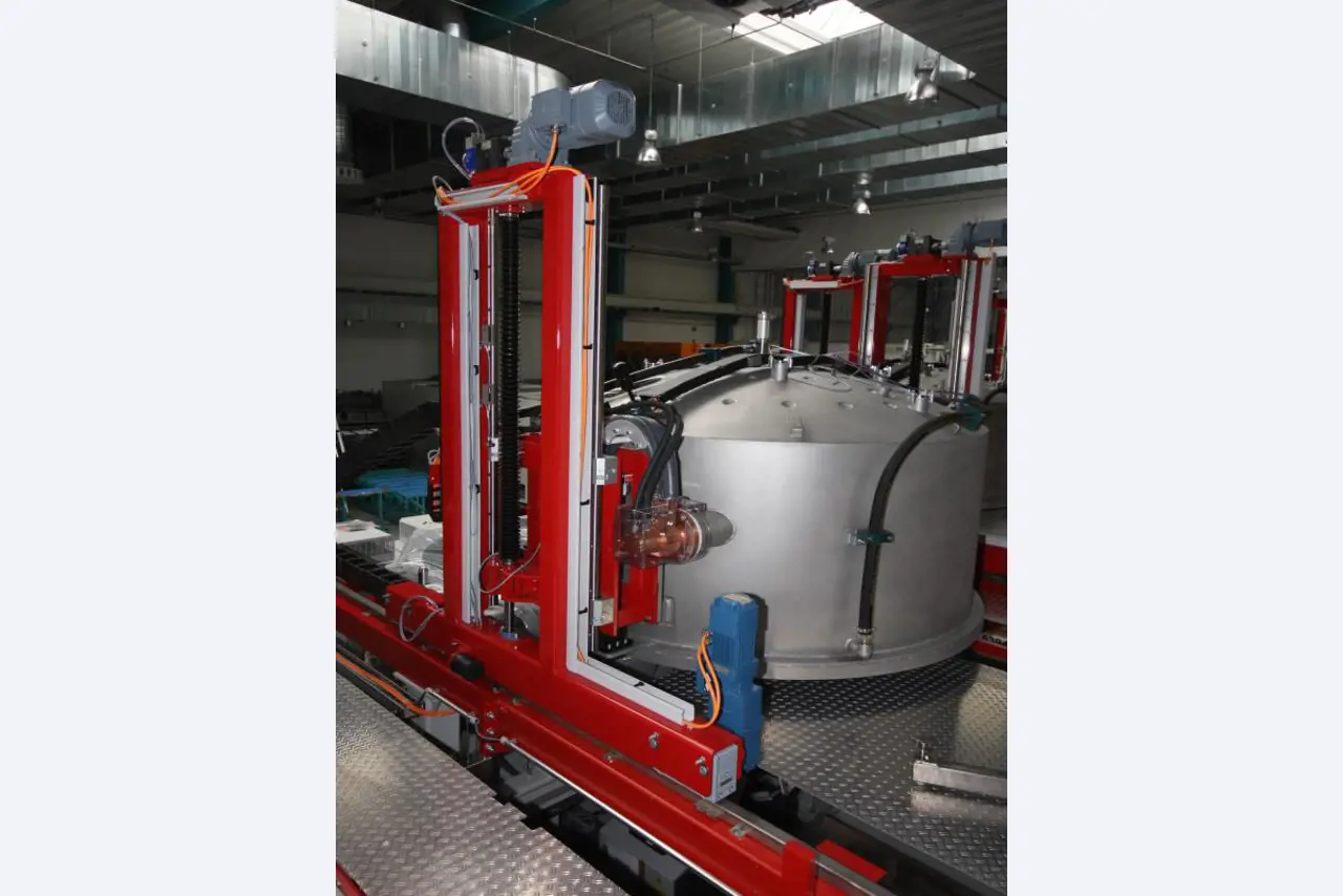 Machines photovoltaïques<br>d'un fabricant de panneaux photovoltaïques renommé <br>(prix sur demande)
-8