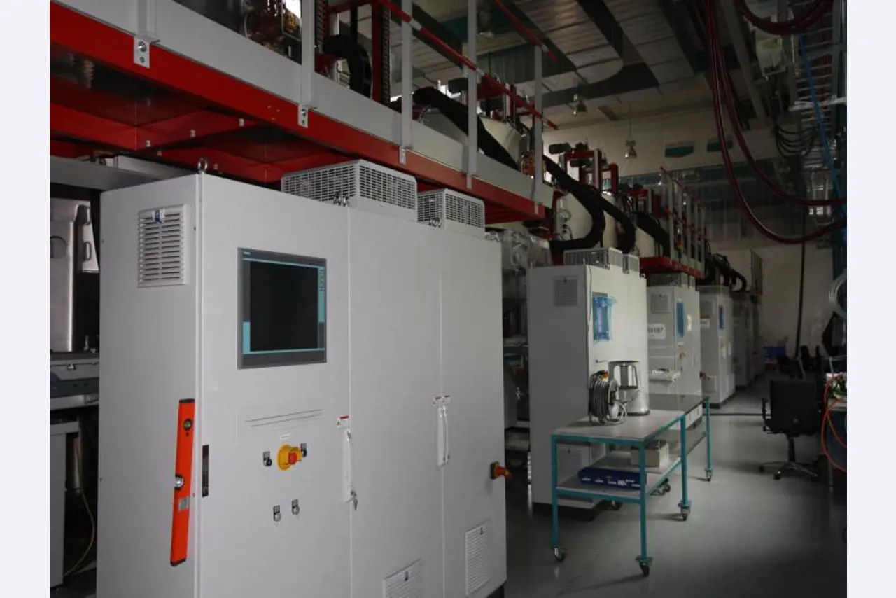 Machines photovoltaïques<br>d'un fabricant de panneaux photovoltaïques renommé <br>(prix sur demande)
-9