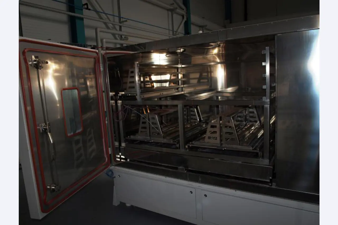 Photovoltaik Maschinen<br>eines renommierten Photovoltaikherstellers <br>(Preis auf Anfrage)
-2