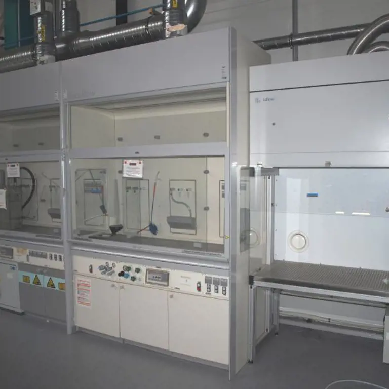 2 fume cupboard Düperthal