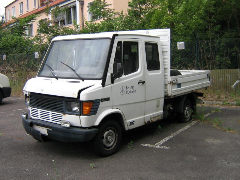 nicht mehr benötigte Flughafenfahrzeuge-2