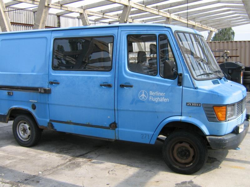 les véhicules d'aéroport qui ne sont plus utilisés-1