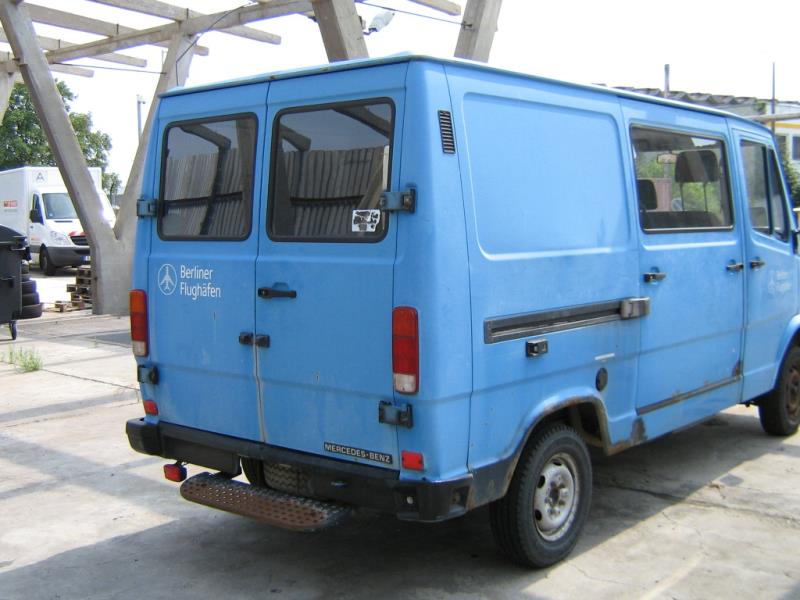 les véhicules d'aéroport qui ne sont plus utilisés-3