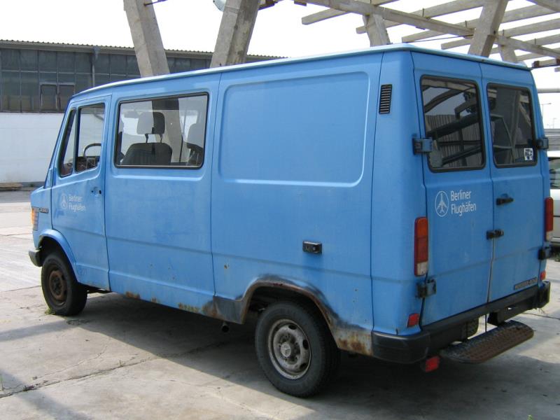 les véhicules d'aéroport qui ne sont plus utilisés-5