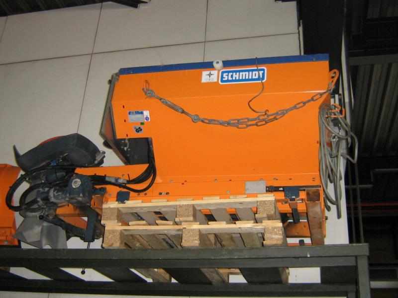 les véhicules d'aéroport qui ne sont plus utilisés-1