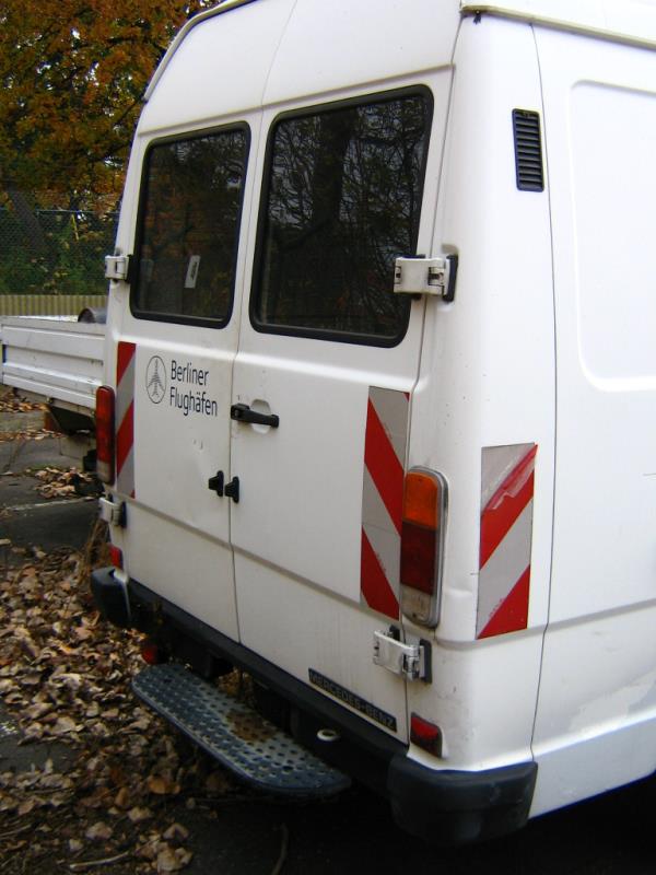 nicht mehr benötigte Flughafenfahrzeuge-3