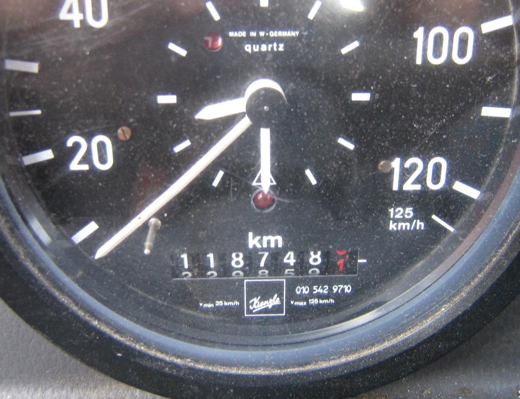 les véhicules d'aéroport qui ne sont plus utilisés-2