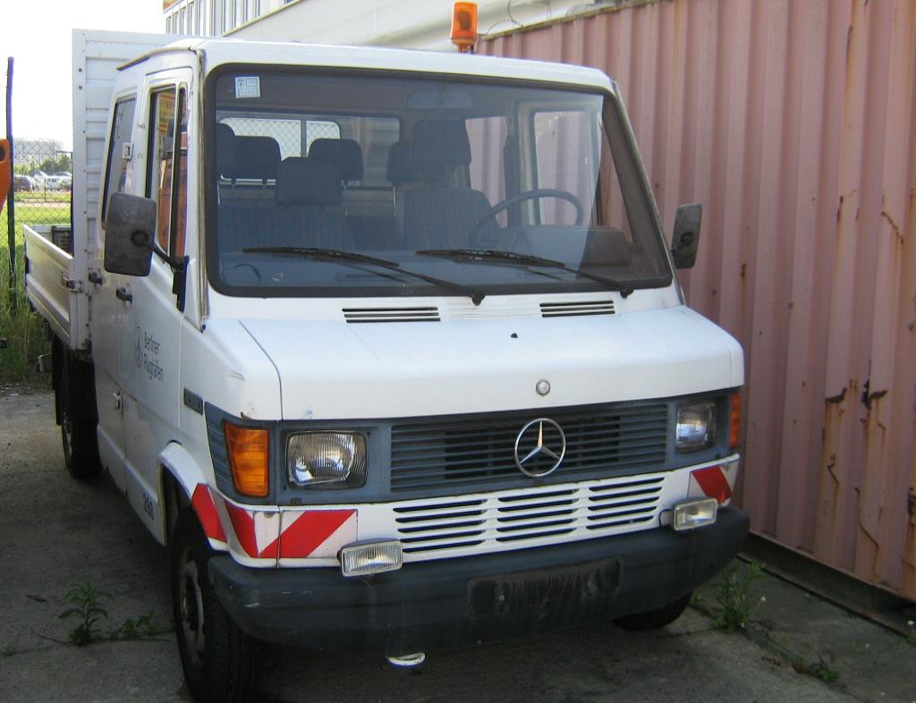 les véhicules d'aéroport qui ne sont plus utilisés-3