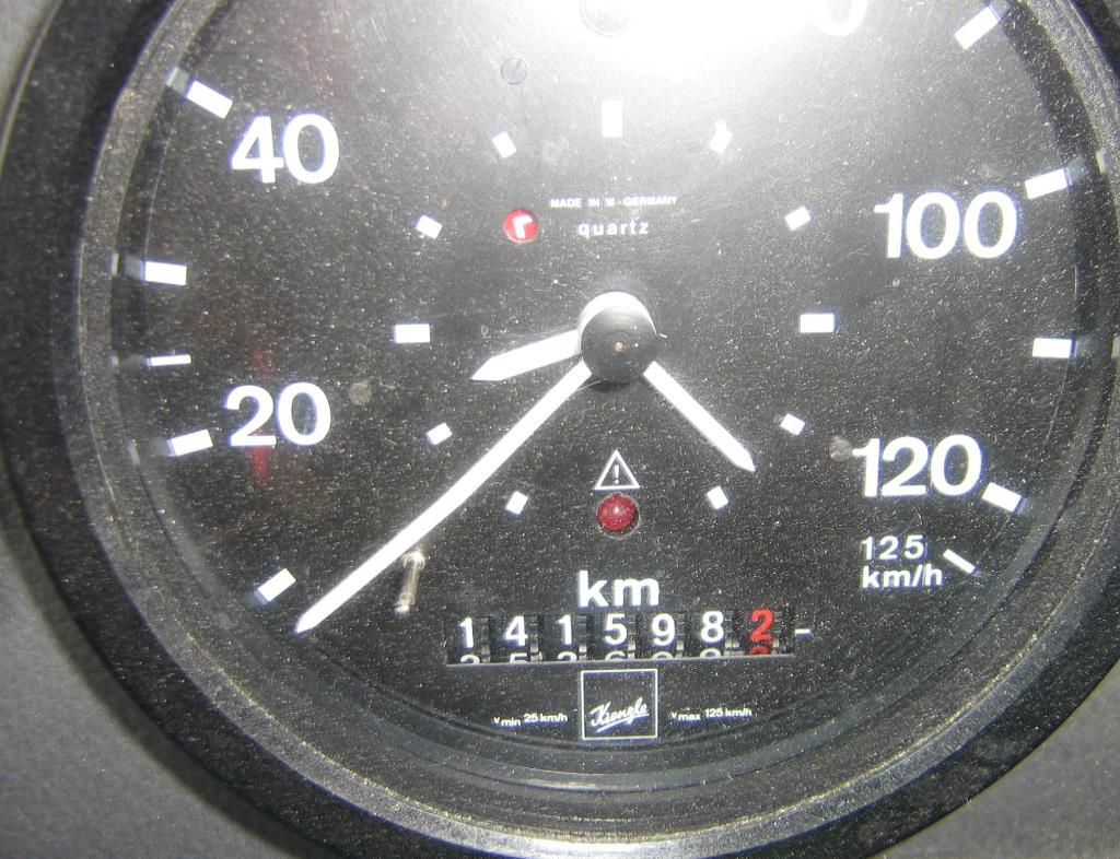 les véhicules d'aéroport qui ne sont plus utilisés-2