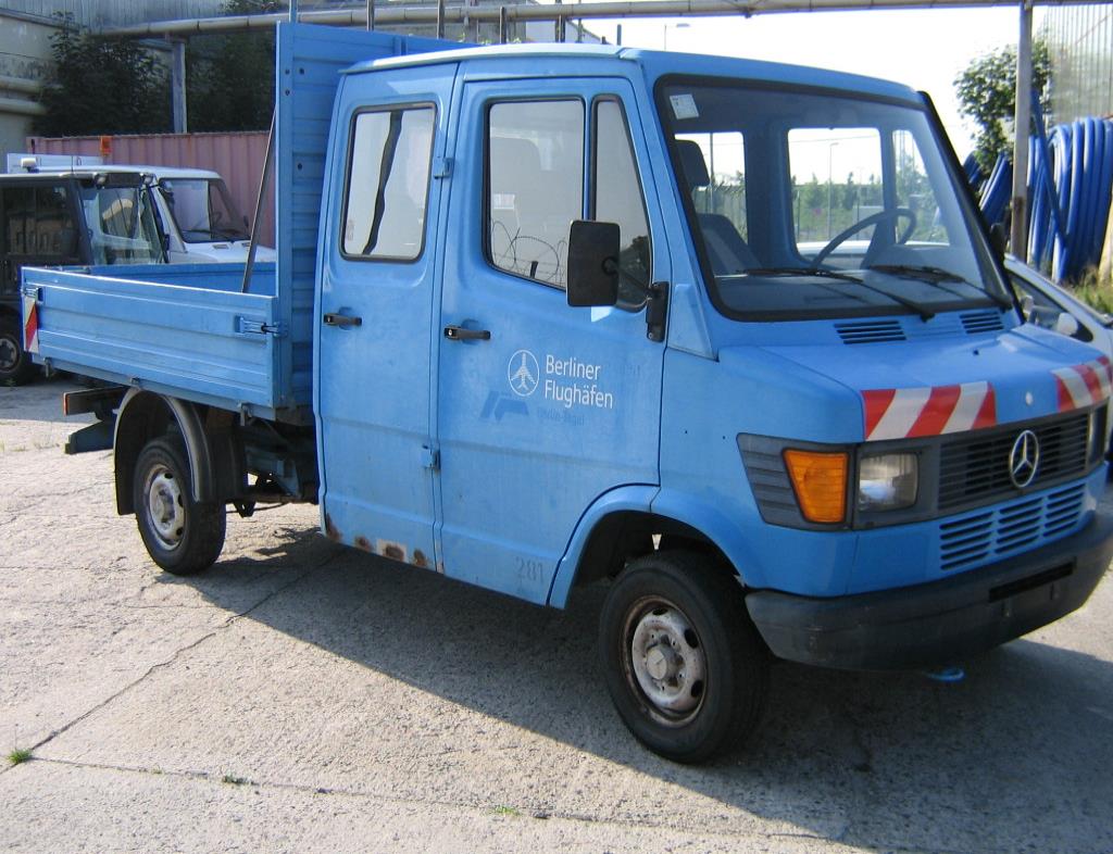 les véhicules d'aéroport qui ne sont plus utilisés-3