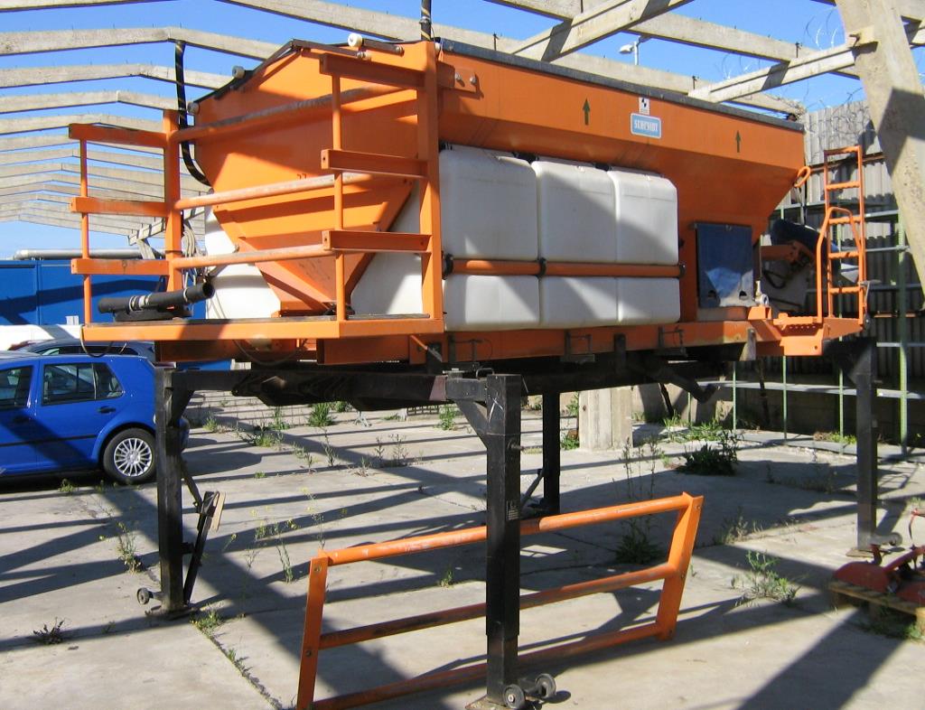 nicht mehr benötigte Flughafenfahrzeuge-1