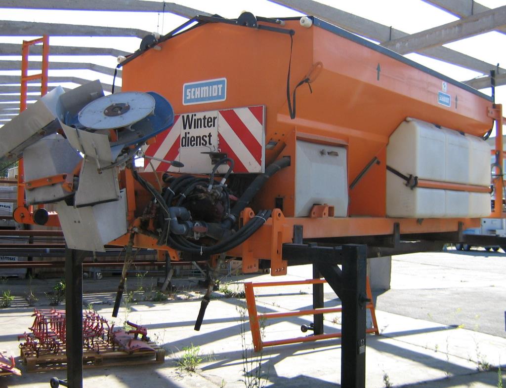 nicht mehr benötigte Flughafenfahrzeuge-4